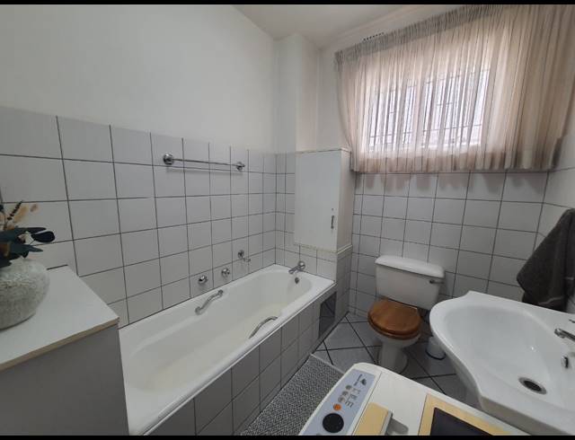 2 BEDROOM FLAT FOR SALE IN VANDERBIJLPARK SW 5